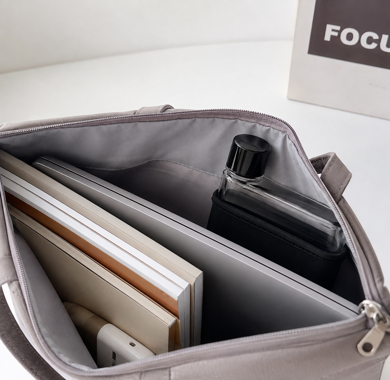 Slim Flat Water Bottle – The Space-Saving Everyday Bottle